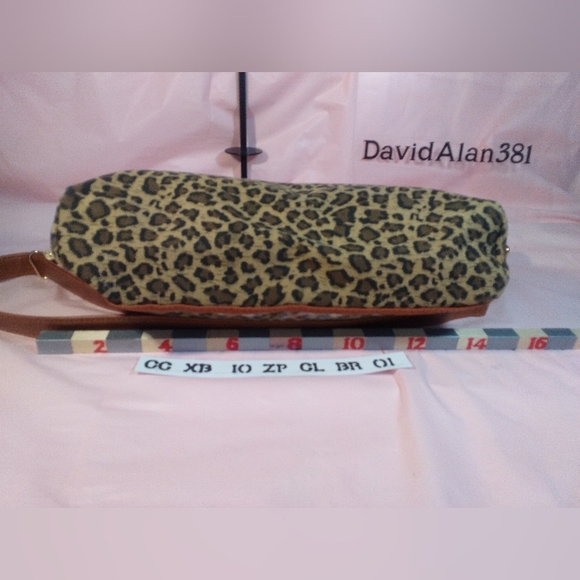 Leopard Print ClearVu Pocket Cross Body § - Picture 7 of 9